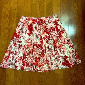 Beautiful flowery flared skirt. Size 4. Great summer look.